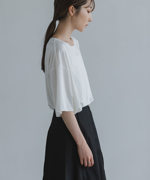 Noble(ノーブル)の「ELENI/エルニ トリアセテートサテンTシャツ(Tシャツ/カットソー・レディース・ホワイト/ブラック・FREE)」の16枚目の写真