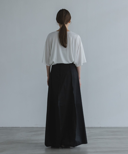 Noble(ノーブル)の「ELENI/エルニ トリアセテートサテンTシャツ(Tシャツ/カットソー・レディース・ホワイト/ブラック・FREE)」の20枚目の写真