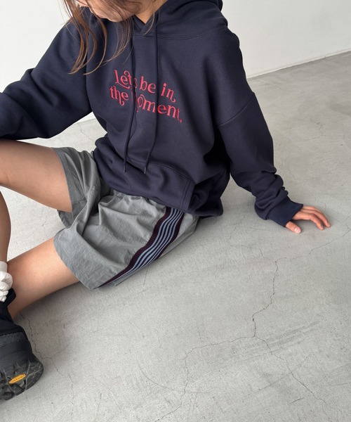 CANAL JEAN(キャナルジーン)の「Lakey Park サイドラインナイロンショートパンツ(その他パンツ・レディース・グレー・ONE SIZE)」の2枚目の写真