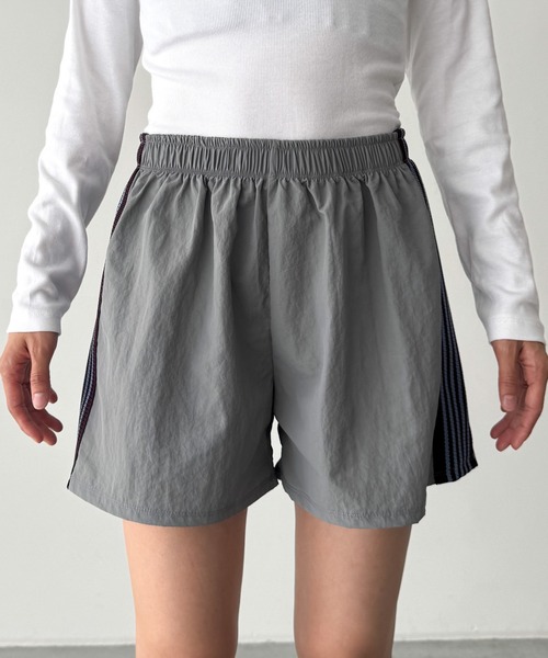 CANAL JEAN(キャナルジーン)の「Lakey Park サイドラインナイロンショートパンツ(その他パンツ・レディース・グレー・ONE SIZE)」の6枚目の写真