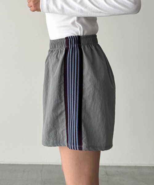 CANAL JEAN(キャナルジーン)の「Lakey Park サイドラインナイロンショートパンツ(その他パンツ・レディース・グレー・ONE SIZE)」の7枚目の写真