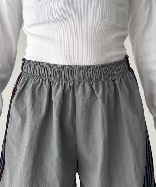 CANAL JEAN(キャナルジーン)の「Lakey Park サイドラインナイロンショートパンツ(その他パンツ・レディース・グレー・ONE SIZE)」の9枚目の写真