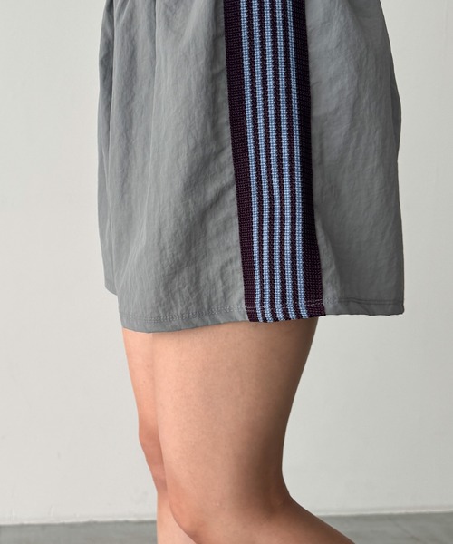 CANAL JEAN(キャナルジーン)の「Lakey Park サイドラインナイロンショートパンツ(その他パンツ・レディース・グレー・ONE SIZE)」の10枚目の写真