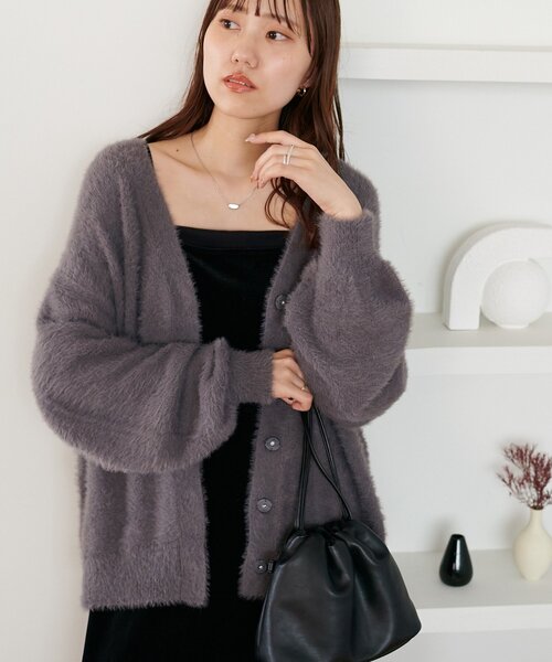 DISCOAT（ディスコート）の「フェザーヤーンカーディガン《WEB限定カラーあり》（カーディガン/ボレロ・レディース・ブラック/アイボリー/グレー/ピンク/マスタード・FREE）」の4枚目の写真