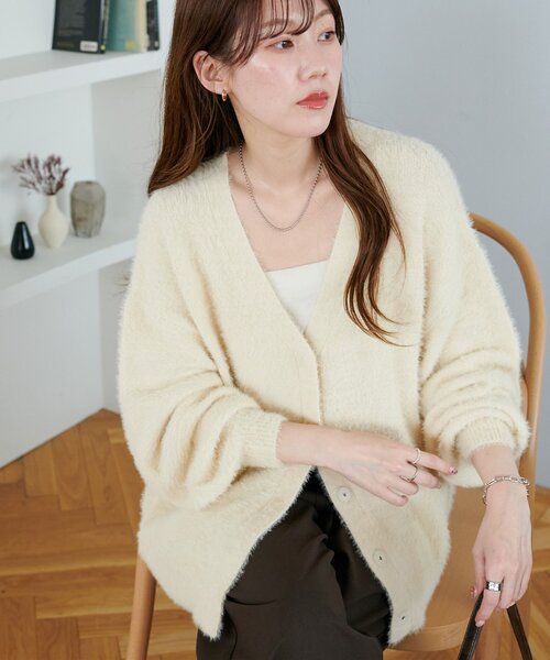 DISCOAT（ディスコート）の「フェザーヤーンカーディガン《WEB限定カラーあり》（カーディガン/ボレロ・レディース・ブラック/アイボリー/グレー/ピンク/マスタード・FREE）」の2枚目の写真