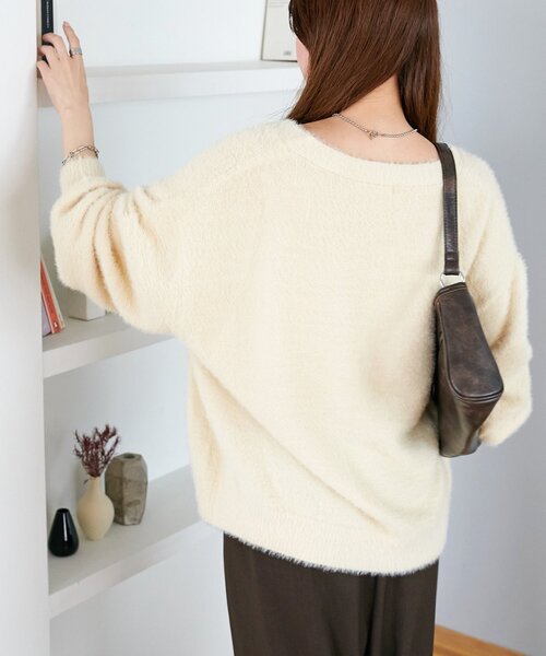 DISCOAT（ディスコート）の「フェザーヤーンカーディガン《WEB限定カラーあり》（カーディガン/ボレロ・レディース・ブラック/アイボリー/グレー/ピンク/マスタード・FREE）」の6枚目の写真