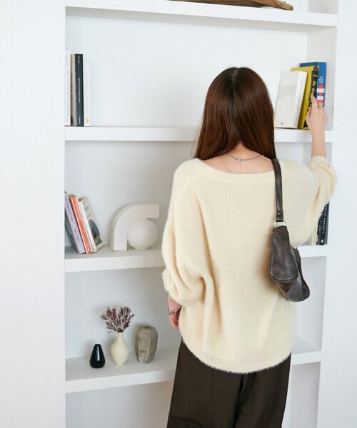 DISCOAT（ディスコート）の「フェザーヤーンカーディガン《WEB限定カラーあり》（カーディガン/ボレロ・レディース・ブラック/アイボリー/グレー/ピンク/マスタード・FREE）」の7枚目の写真