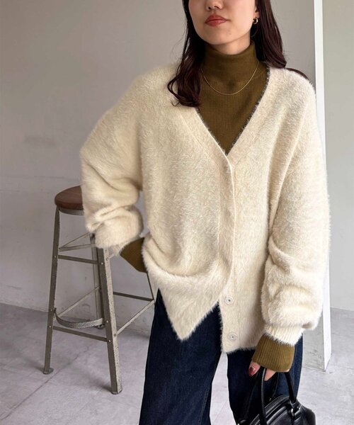 DISCOAT（ディスコート）の「フェザーヤーンカーディガン《WEB限定カラーあり》（カーディガン/ボレロ・レディース・ブラック/アイボリー/グレー/ピンク/マスタード・FREE）」の10枚目の写真