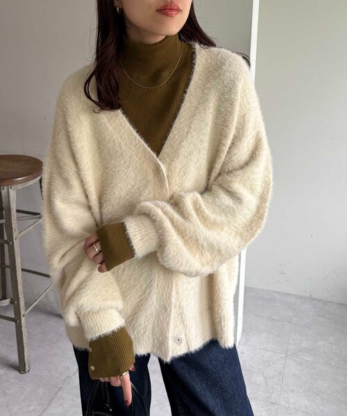 DISCOAT（ディスコート）の「フェザーヤーンカーディガン《WEB限定カラーあり》（カーディガン/ボレロ・レディース・ブラック/アイボリー/グレー/ピンク/マスタード・FREE）」の12枚目の写真