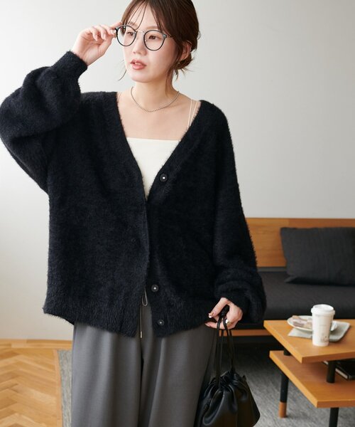 DISCOAT（ディスコート）の「フェザーヤーンカーディガン《WEB限定カラーあり》（カーディガン/ボレロ・レディース・ブラック/アイボリー/グレー/ピンク/マスタード・FREE）」の16枚目の写真