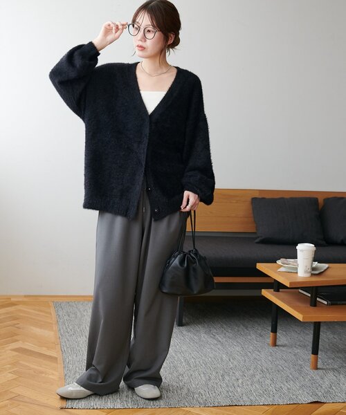 DISCOAT（ディスコート）の「フェザーヤーンカーディガン《WEB限定カラーあり》（カーディガン/ボレロ・レディース・ブラック/アイボリー/グレー/ピンク/マスタード・FREE）」の21枚目の写真