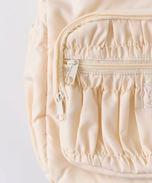 OLIVE des OLIVE(オリーブデオリーブ)の「【A4サイズ対応/多機能】シャーリングポケットリュック(バックパック/リュック・レディース・ブラック/アイボリー・FREE)」の7枚目の写真