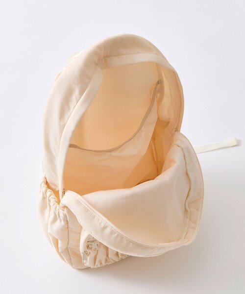 OLIVE des OLIVE(オリーブデオリーブ)の「【A4サイズ対応/多機能】シャーリングポケットリュック(バックパック/リュック・レディース・ブラック/アイボリー・FREE)」の11枚目の写真