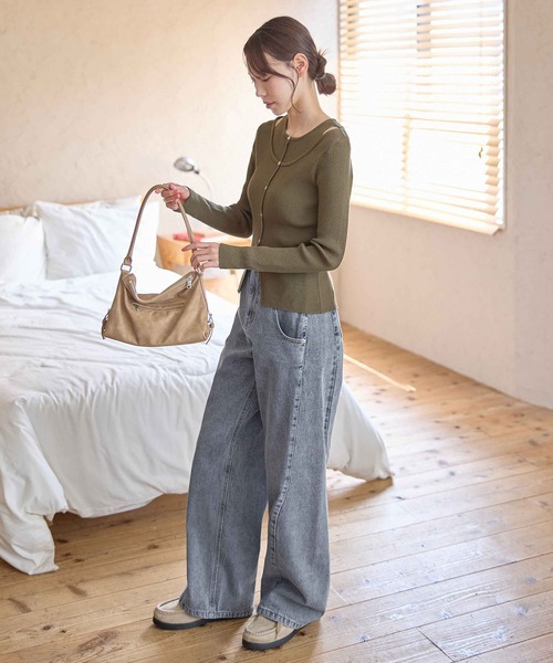 CHAN ME(チャンミ)の「サイド切替ワイドデニムパンツ(デニムパンツ・レディース・ブラック/ネイビー/ライトブルー・LARGE/MEDIUM/SMALL)」の4枚目の写真