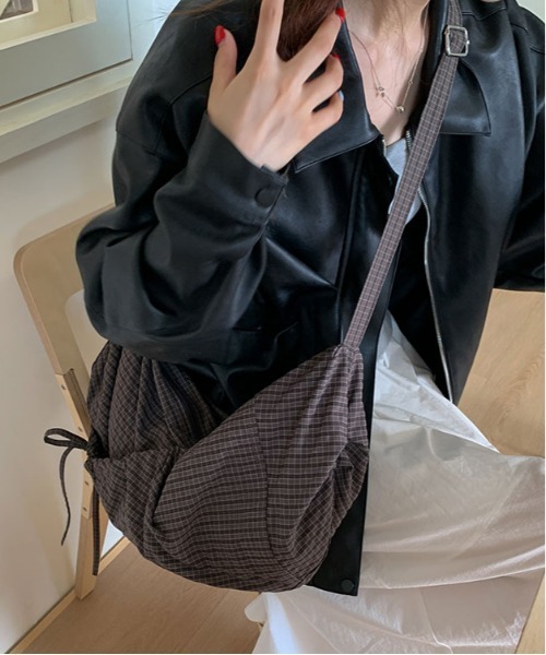 FREE STYLISTS(フリー スタイリスト)の「Y2K 【ユニセックス】チェック柄リボンショルダーバッグ/通勤通学(ショルダーバッグ・レディース・グレー/ブラック/チェック・FREE)」の7枚目の写真