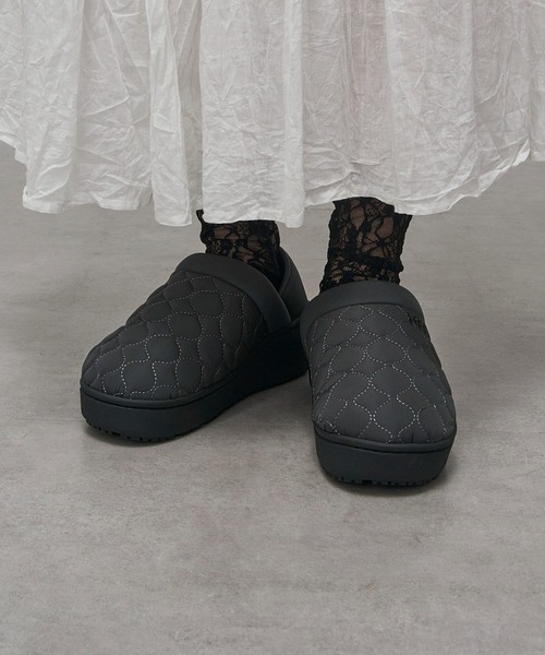 MEI(メイ)の「【MEI】PLATFORM QUILTING MOC SHOES / プラットフォームキルティングモックシューズ(スリッポン・レディース・ブラック/ピンク/グレー/ベージュ・L/M)」の5枚目の写真