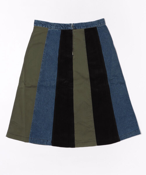 Desigual(デシグアル)の「パッチワーク異素材MIX ミディ丈フレアスカートデニムウエスト(スカート・レディース・グリーン・L/XL/XS/M/S)」の2枚目の写真