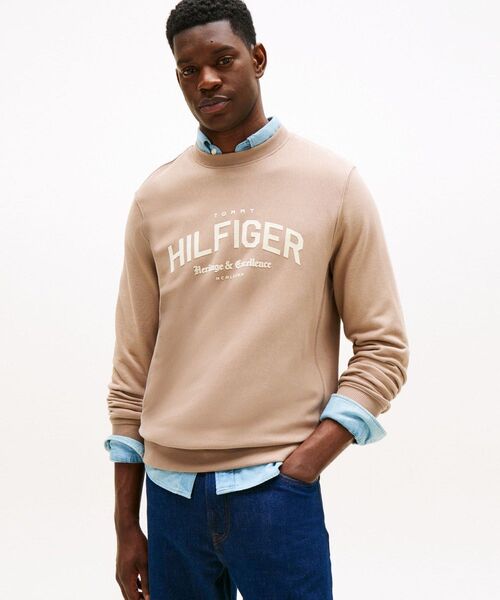 TOMMY HILFIGER(トミーヒルフィガー)の「ヒルフィガーロゴアーチクルーネックスウェットシャツ(スウェット・メンズ・アイボリー/ブラック・X-LARGE/SMALL/MEDIUM/LARGE)」の2枚目の写真