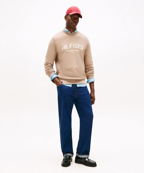 TOMMY HILFIGER(トミーヒルフィガー)の「ヒルフィガーロゴアーチクルーネックスウェットシャツ(スウェット・メンズ・アイボリー/ブラック・X-LARGE/SMALL/MEDIUM/LARGE)」の4枚目の写真
