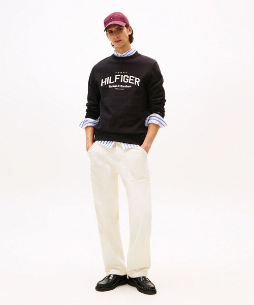 TOMMY HILFIGER(トミーヒルフィガー)の「ヒルフィガーロゴアーチクルーネックスウェットシャツ(スウェット・メンズ・アイボリー/ブラック・X-LARGE/SMALL/MEDIUM/LARGE)」の5枚目の写真