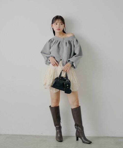 Chico(チコ)の「2WAYオフショルWジップスウェット(Tシャツ/カットソー・レディース・グレー/チャコールグレー/アイボリー・FREE)」の7枚目の写真