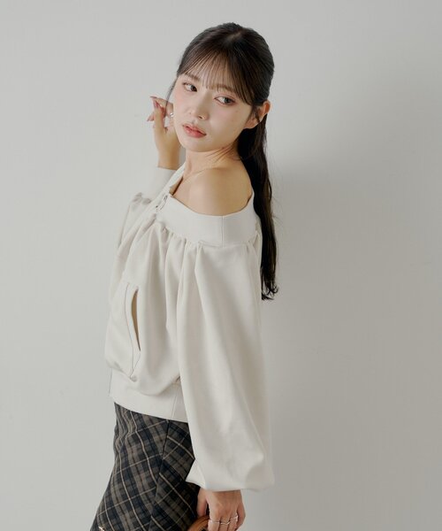 Chico(チコ)の「2WAYオフショルWジップスウェット(Tシャツ/カットソー・レディース・グレー/チャコールグレー/アイボリー・FREE)」の12枚目の写真