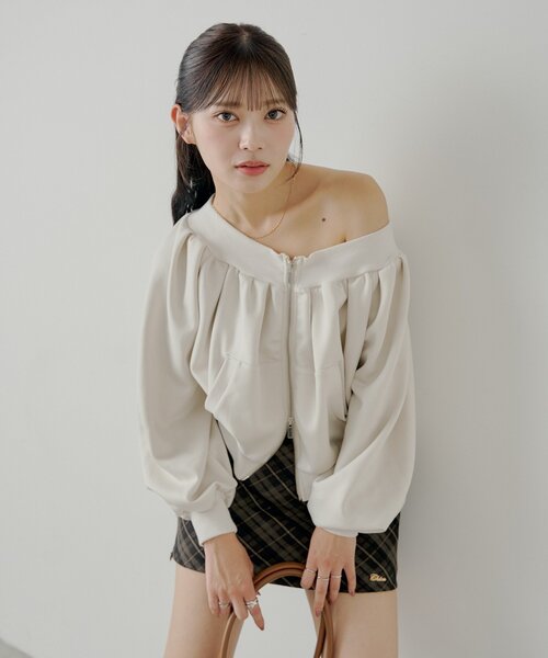 Chico(チコ)の「2WAYオフショルWジップスウェット(Tシャツ/カットソー・レディース・グレー/チャコールグレー/アイボリー・FREE)」の16枚目の写真
