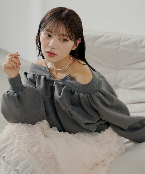 Chico(チコ)の「2WAYオフショルWジップスウェット(Tシャツ/カットソー・レディース・グレー/チャコールグレー/アイボリー・FREE)」の19枚目の写真