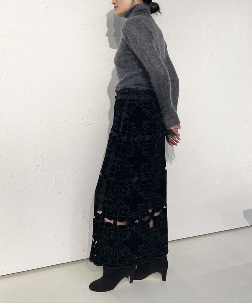 IENA LA BOUCLE(イエナラブークル)の「IENA LA BOUCLE カットワークベロアスカート(スカート・レディース・ブラック・36/38)」の9枚目の写真