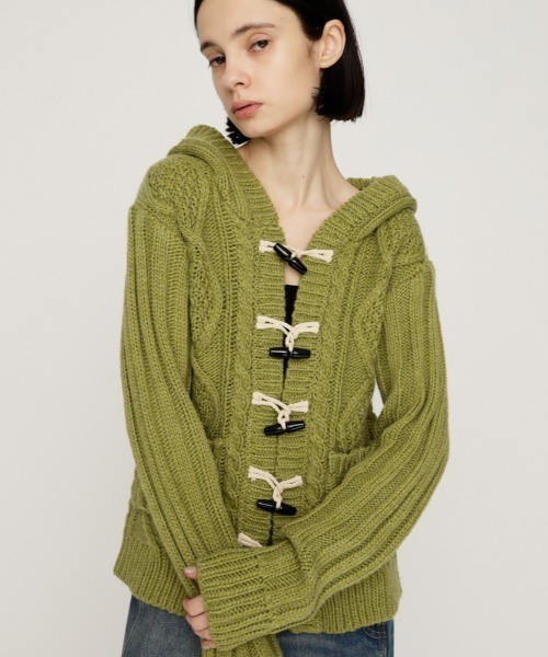 SLY（スライ）の「TOGGLE BUTTON CABLE KNIT C/D トグルボタン ケーブルニット カーデ 秋服 冬服（カーディガン/ボレロ・レディース・ライトブラック/グリーン/ベージュ・FREE）」の3枚目の写真