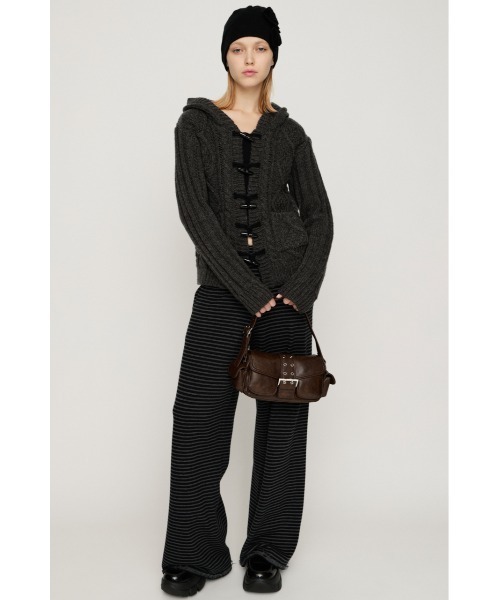 SLY（スライ）の「TOGGLE BUTTON CABLE KNIT C/D トグルボタン ケーブルニット カーデ 秋服 冬服（カーディガン/ボレロ・レディース・ライトブラック/グリーン/ベージュ・FREE）」の4枚目の写真