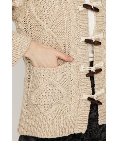 SLY（スライ）の「TOGGLE BUTTON CABLE KNIT C/D トグルボタン ケーブルニット カーデ 秋服 冬服（カーディガン/ボレロ・レディース・ライトブラック/グリーン/ベージュ・FREE）」の13枚目の写真