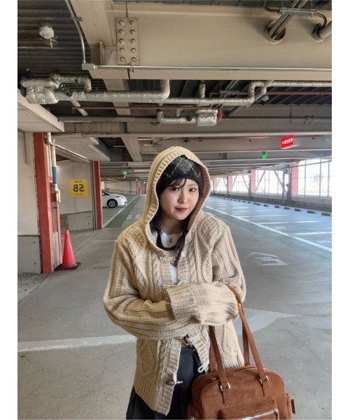 SLY（スライ）の「TOGGLE BUTTON CABLE KNIT C/D トグルボタン ケーブルニット カーデ 秋服 冬服（カーディガン/ボレロ・レディース・ライトブラック/グリーン/ベージュ・FREE）」の19枚目の写真