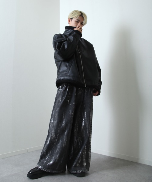 NILWAY（ニルウェイ）の「ヘビーPUレザー裏ボアムートンボンバージャケット / ビッグバルーンシルエット（ブルゾン・メンズ・ブラック×ブラック/ブラック×ホワイト・MEDIUM/LARGE）」の10枚目の写真