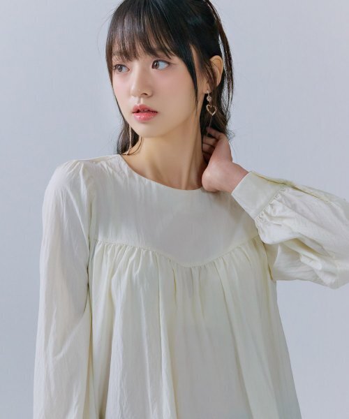 CHASECULT(チェイスカルト)の「レディース シャーリングポイントブラウス-CERG5461B0A(シャツ/ブラウス・レディース・アイボリー・85/90)」の3枚目の写真