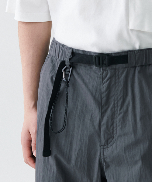 MUSINSA STANDARD（ムシンサスタンダード）の「[シティレジャー] CN ワイドベルトパラシュートパンツ [グレー]（その他パンツ・メンズ・その他・26/40/42/27/29/31/33/28/30/32/34/36/38）」の3枚目の写真