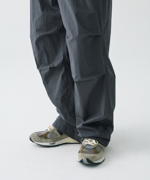 MUSINSA STANDARD（ムシンサスタンダード）の「[シティレジャー] CN ワイドベルトパラシュートパンツ [グレー]（その他パンツ・メンズ・その他・26/40/42/27/29/31/33/28/30/32/34/36/38）」の9枚目の写真