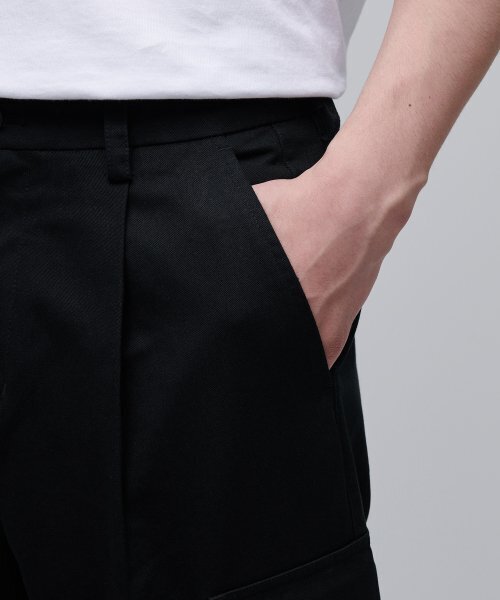 MUSINSA STANDARD（ムシンサスタンダード）の「ワンタックワイドカーゴパンツ[ブラック]（その他パンツ・メンズ・その他・40/38/42/26/27/28/29/36/34/32/30/31/33）」の5枚目の写真