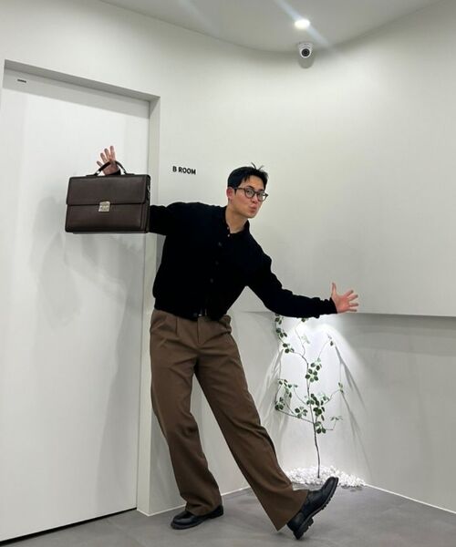 MUSINSA STANDARD（ムシンサスタンダード）の「リアルワイドヒドゥンバンディングスラックス[ブラウン]（スラックス・メンズ・その他・33/26/27/28/29/42/36/34/32/30/31/40/38）」の18枚目の写真