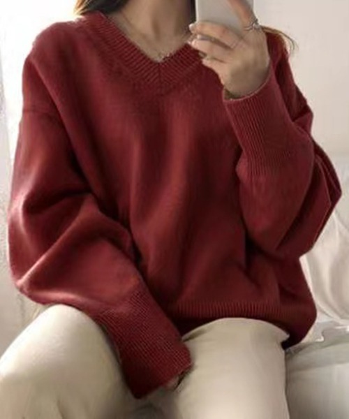 Doula Doula（ドゥーラドゥーラ）の「Vネックドロップショルダーニット（ニット/セーター・レディース・ブラック/ベージュ/レッド/ブラウン・FREE）」の4枚目の写真