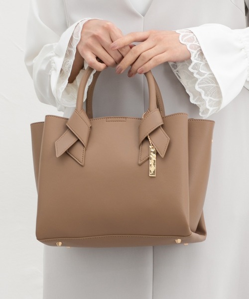 Honeys(ハニーズ)の「リボン風ハンドバッグ(ハンドバッグ・レディース・ブラック/ライトグレー/ライトブラウン/ラベンダー・FREE)」の3枚目の写真