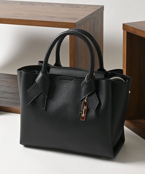 Honeys(ハニーズ)の「リボン風ハンドバッグ(ハンドバッグ・レディース・ブラック/ライトグレー/ライトブラウン/ラベンダー・FREE)」の1枚目の写真