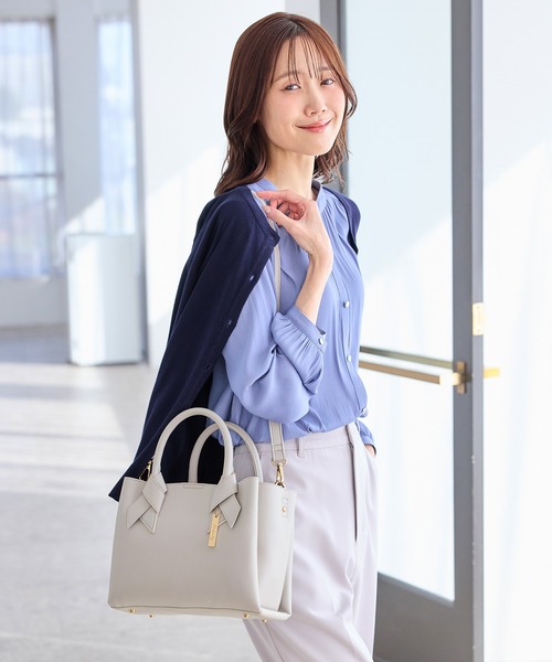 Honeys(ハニーズ)の「リボン風ハンドバッグ(ハンドバッグ・レディース・ブラック/ライトグレー/ライトブラウン/ラベンダー・FREE)」の5枚目の写真