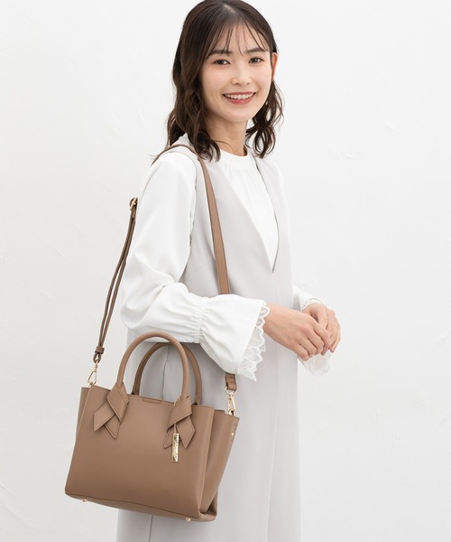 Honeys(ハニーズ)の「リボン風ハンドバッグ(ハンドバッグ・レディース・ブラック/ライトグレー/ライトブラウン/ラベンダー・FREE)」の11枚目の写真