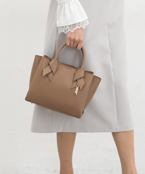 Honeys(ハニーズ)の「リボン風ハンドバッグ(ハンドバッグ・レディース・ブラック/ライトグレー/ライトブラウン/ラベンダー・FREE)」の12枚目の写真