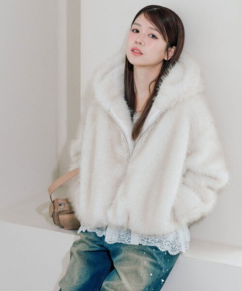 OLIVE des OLIVE(オリーブデオリーブ)の「ファーフードブルゾン(ブルゾン・レディース・その他1/アイボリー・FREE)」の2枚目の写真