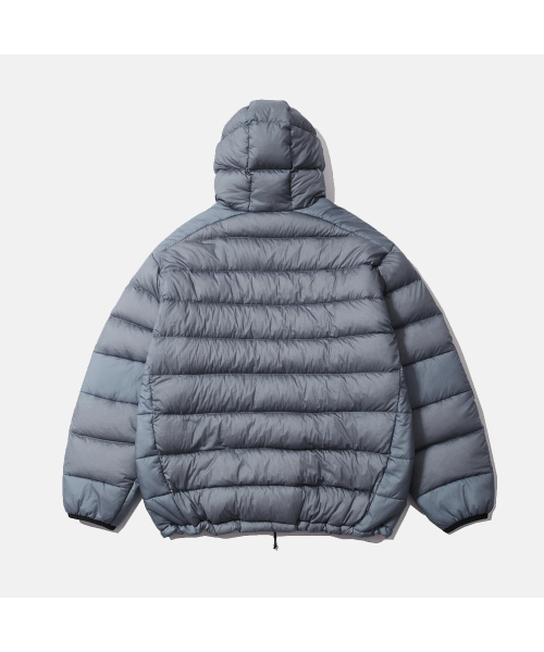 MOIF（モイフ）の「[AW25] HELIUM HOODED DOWN JACKET / SHEER DUSTY BLUE（ダウンジャケット/コート・メンズ・その他・2(M)/3(L)/1(S)）」の2枚目の写真
