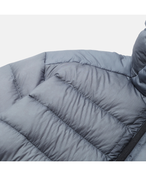 MOIF（モイフ）の「[AW25] HELIUM HOODED DOWN JACKET / SHEER DUSTY BLUE（ダウンジャケット/コート・メンズ・その他・2(M)/3(L)/1(S)）」の4枚目の写真