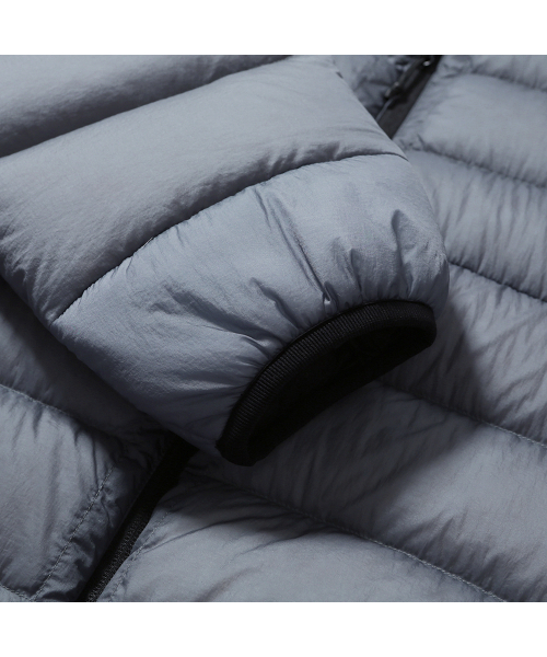 MOIF（モイフ）の「[AW25] HELIUM HOODED DOWN JACKET / SHEER DUSTY BLUE（ダウンジャケット/コート・メンズ・その他・2(M)/3(L)/1(S)）」の8枚目の写真
