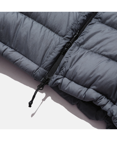 MOIF（モイフ）の「[AW25] HELIUM HOODED DOWN JACKET / SHEER DUSTY BLUE（ダウンジャケット/コート・メンズ・その他・2(M)/3(L)/1(S)）」の9枚目の写真